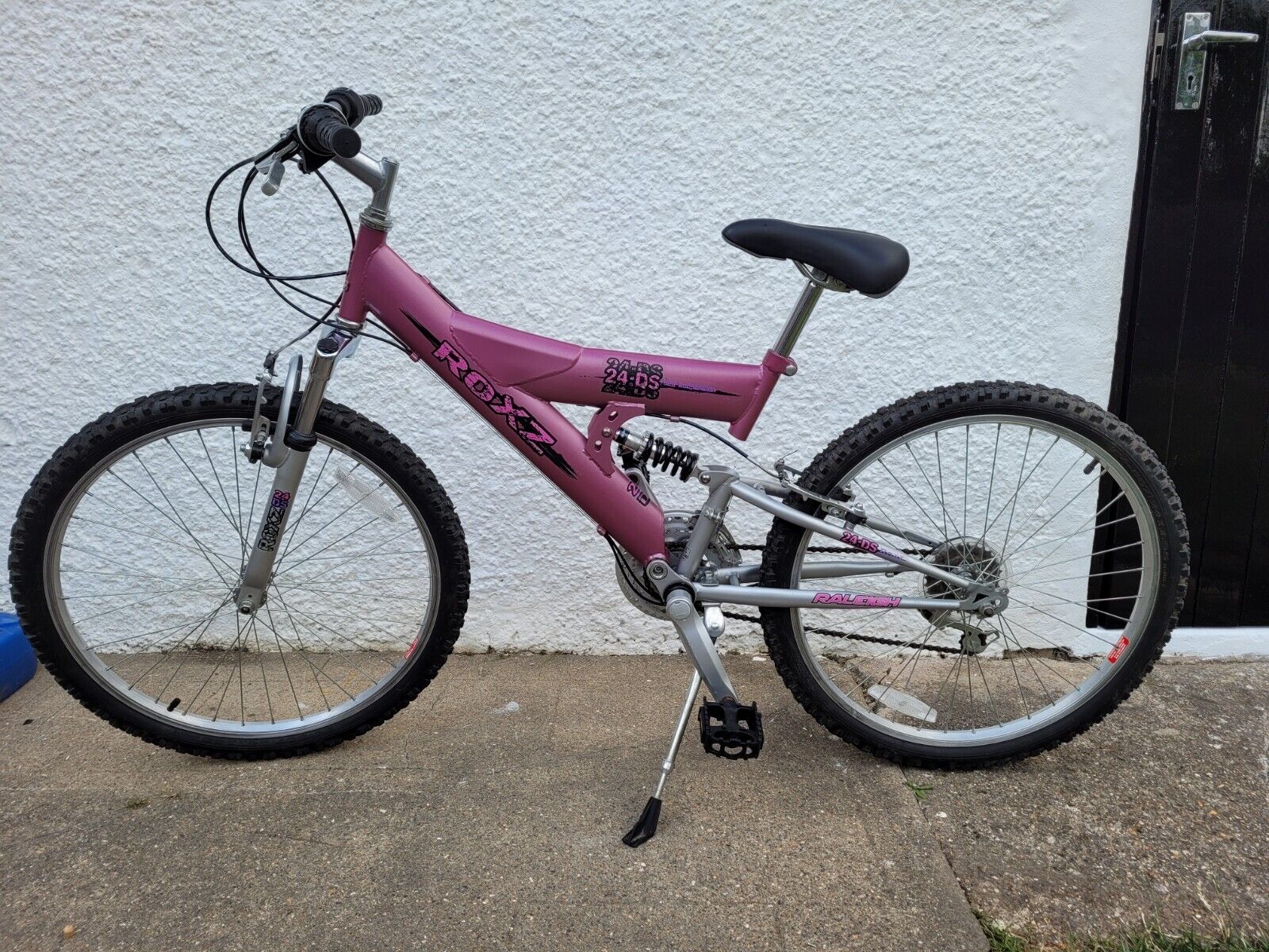 Raleigh Roxz Girls Pink Dual Suspension Mountain Bike – 24-Inch